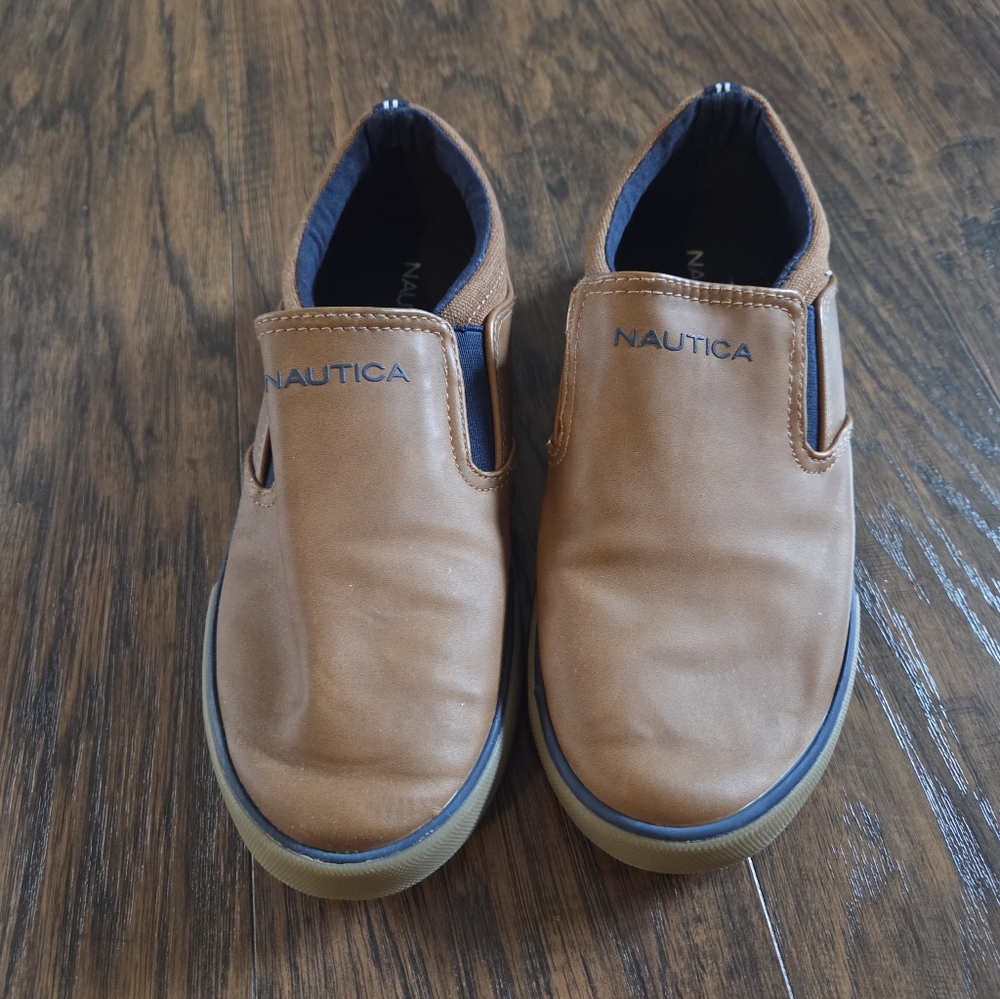 Nautica Kids Akeley Slip-On Casual Shoe Size 4, Used Condition